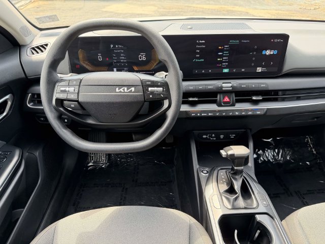 Used 2025 Kia K4 FWD image 3
