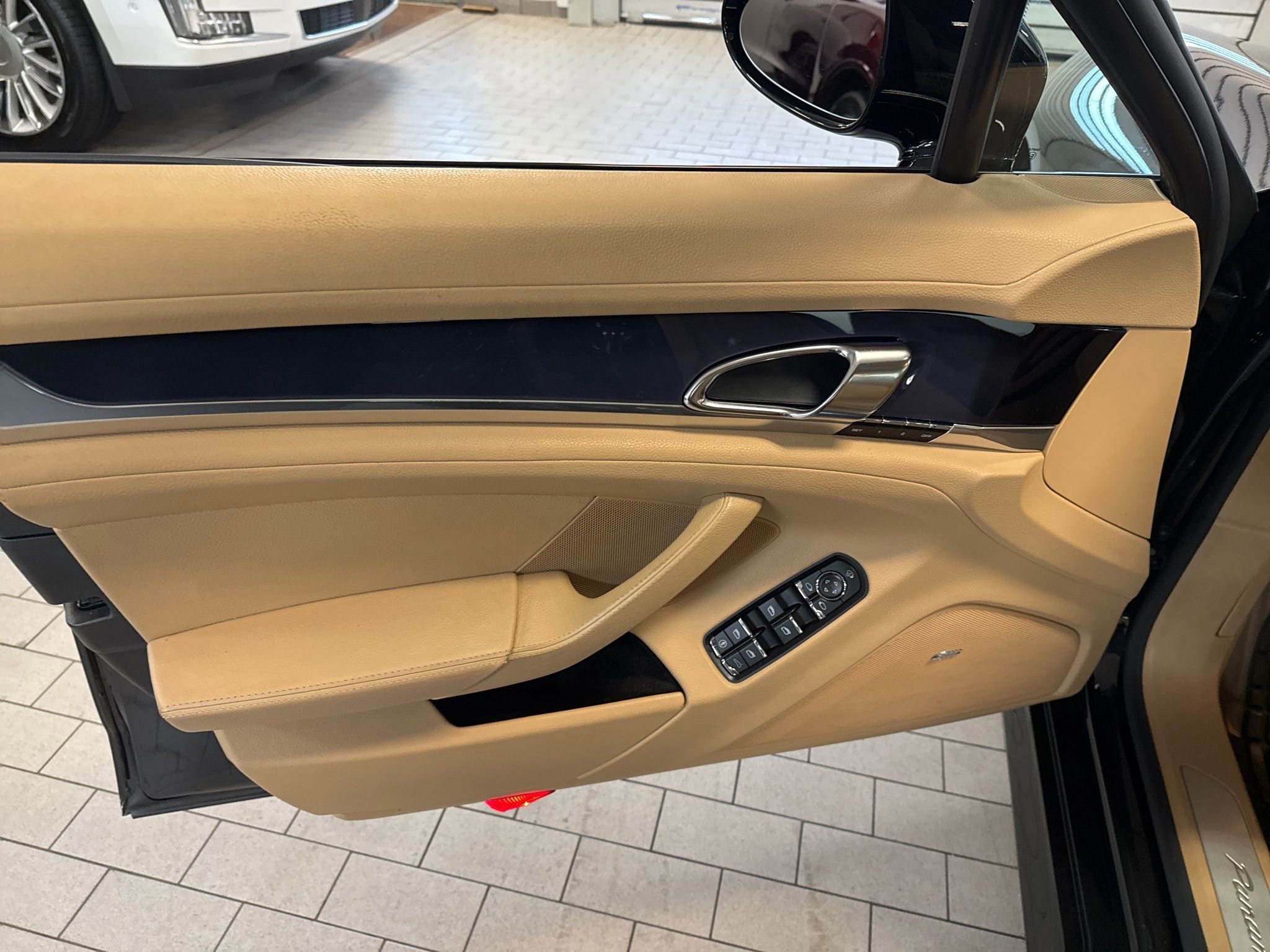 Used 2012 Porsche Panamera S image 20