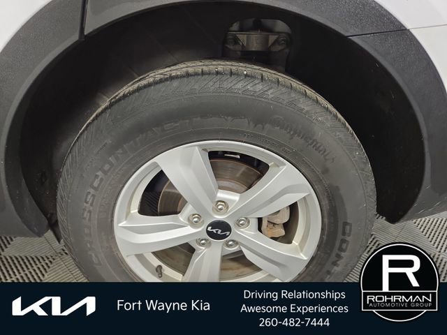 Used 2023 Kia Sorento LX AWD/4WD image 11
