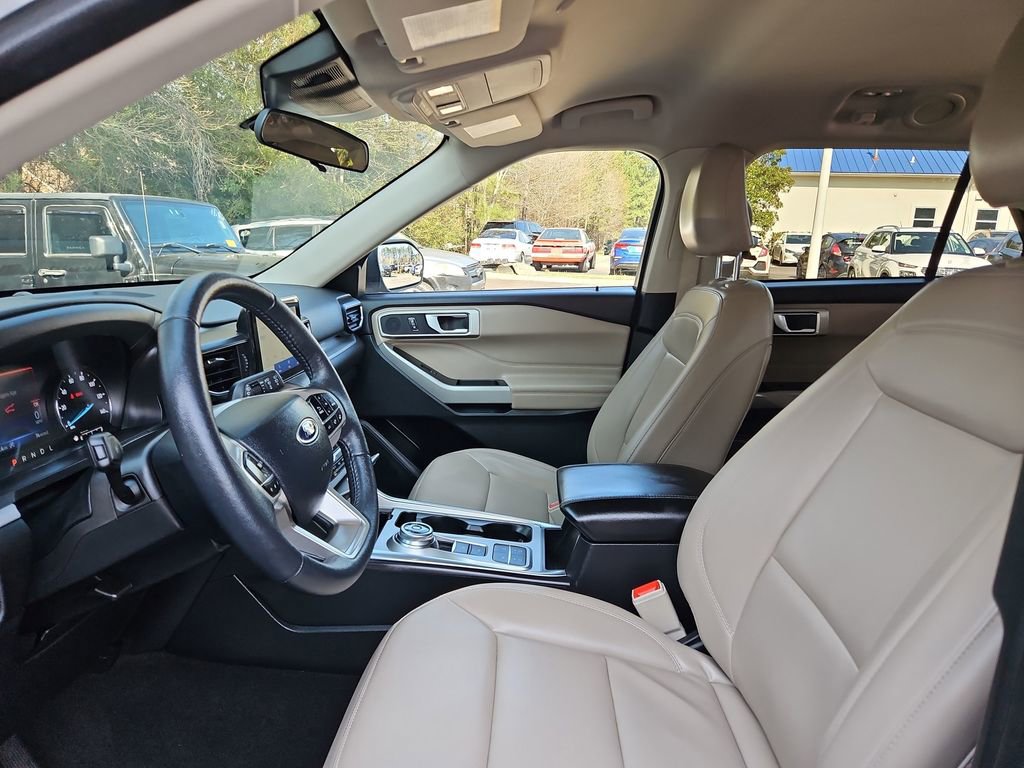Used 2024 Ford Explorer XLT w/ Equipment Group 202A image 23
