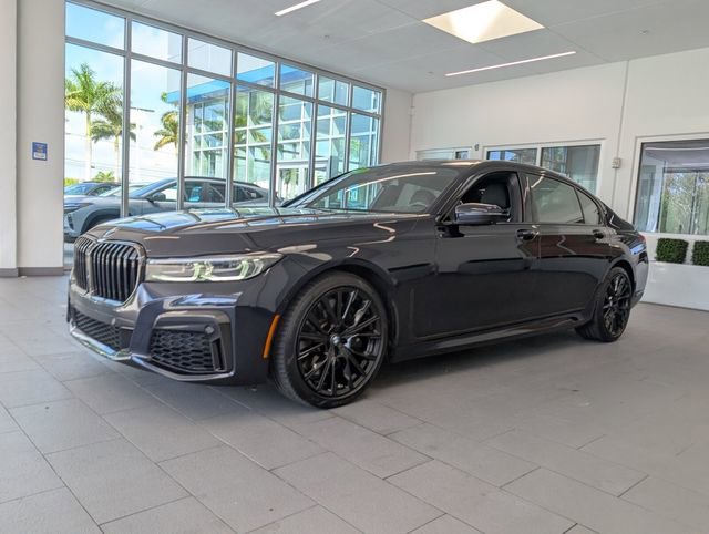 Used 2022 BMW 740i w/ M Sport Package image 3