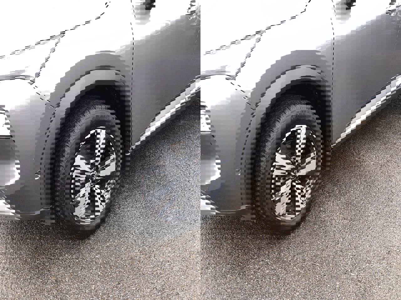 Used 2023 Nissan Rogue Platinum w/ Platinum Premium Package image 2