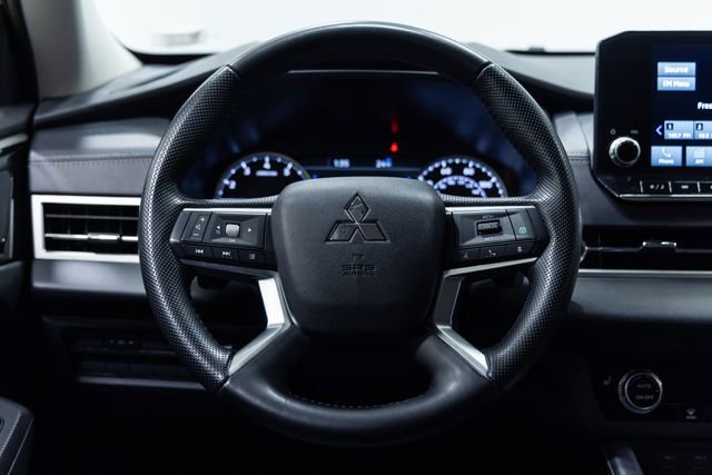 Used 2024 Mitsubishi Outlander image 13