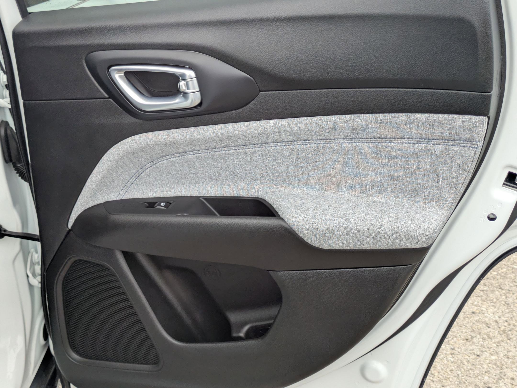 Used 2025 Jeep Compass Sport image 25