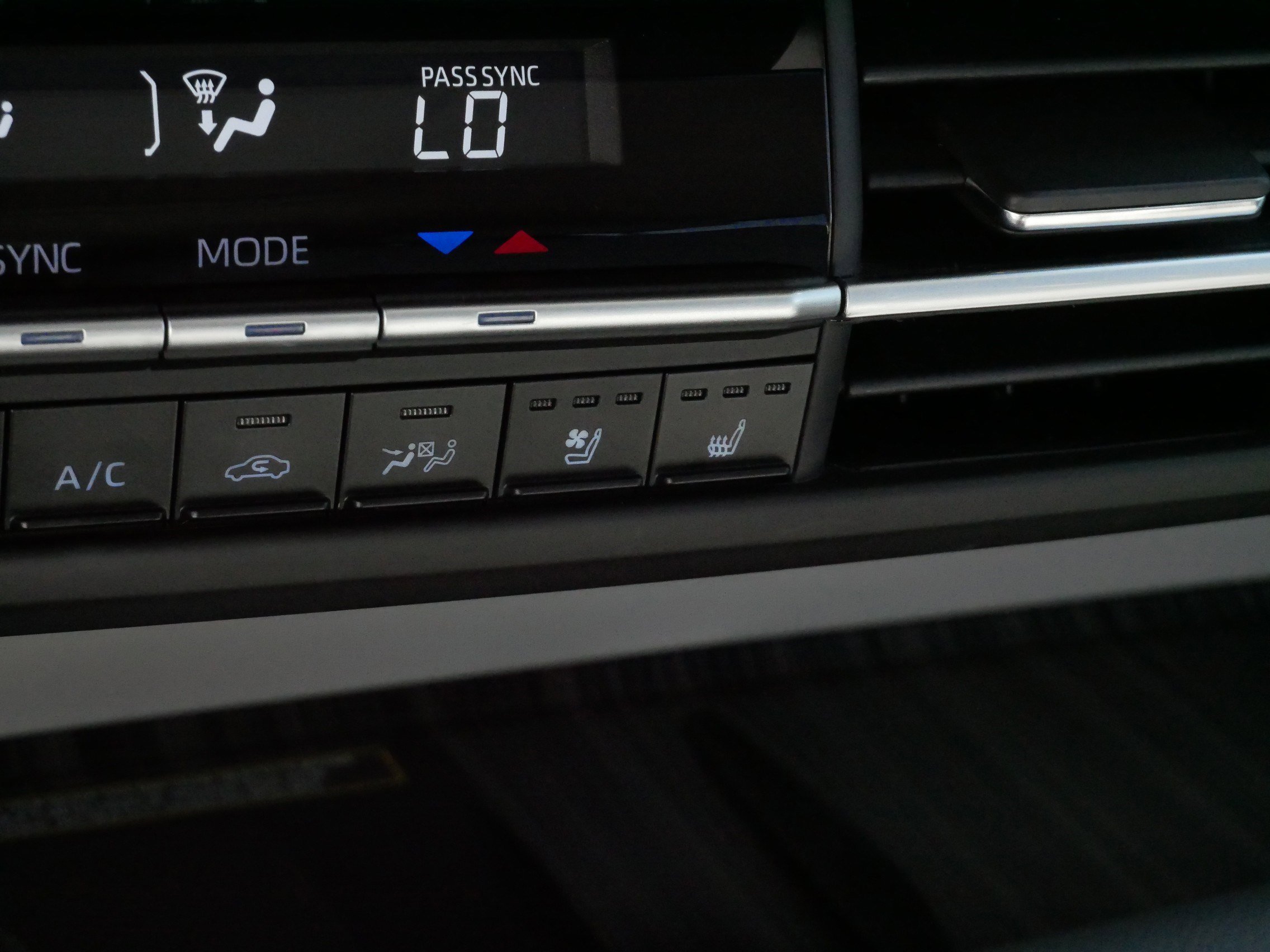 Certified 2023 Toyota Sienna Limited FWD image 28