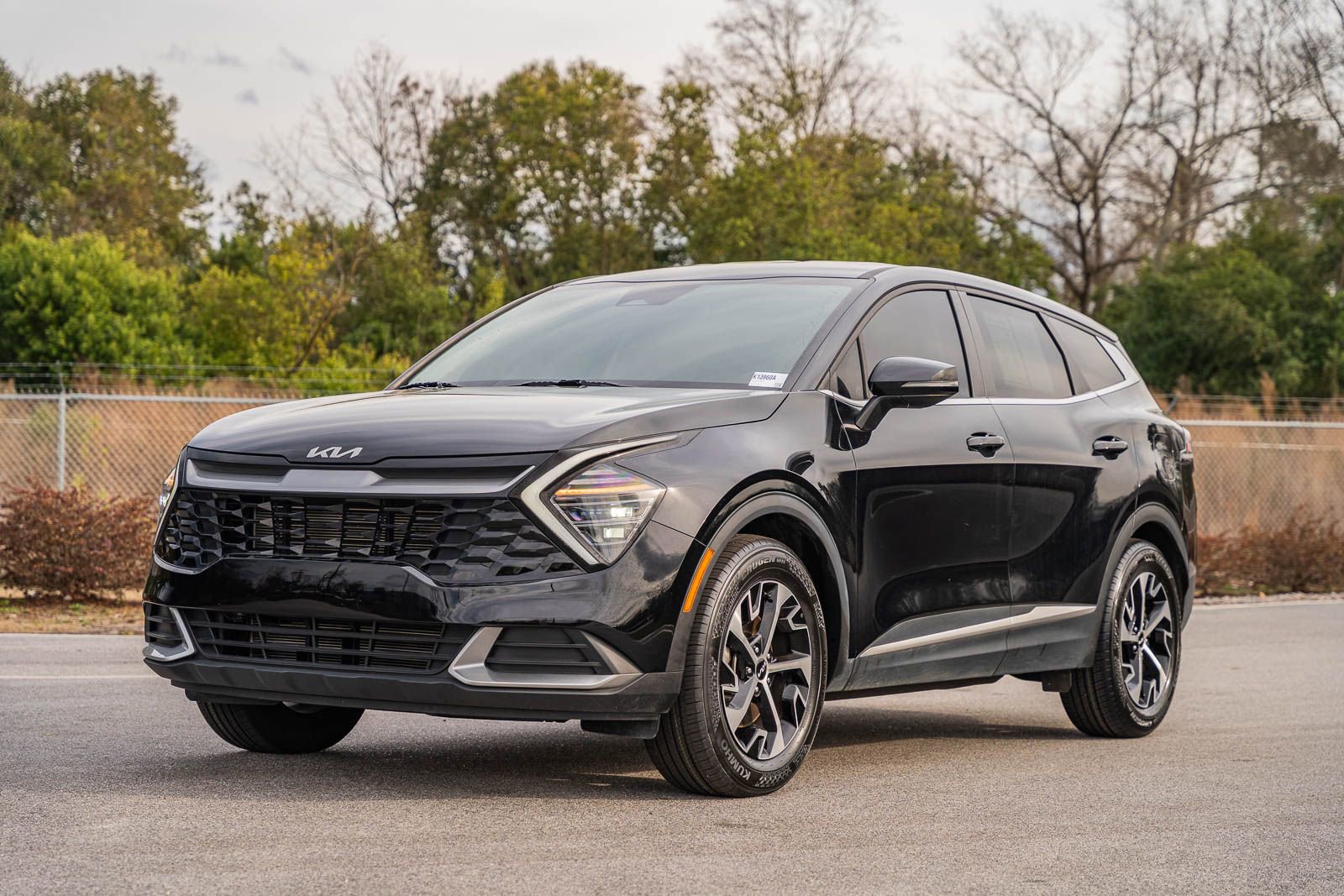 Used 2024 Kia Sportage EX image 3