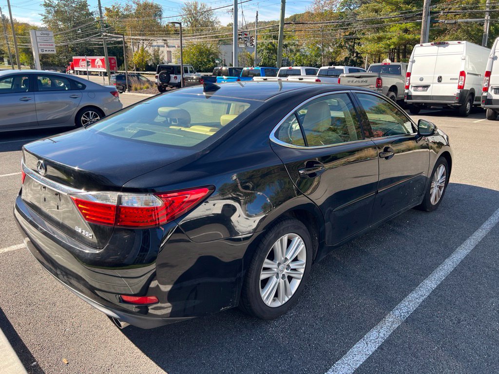 Used 2015 Lexus ES 350 w/ Premium Package FWD image 4