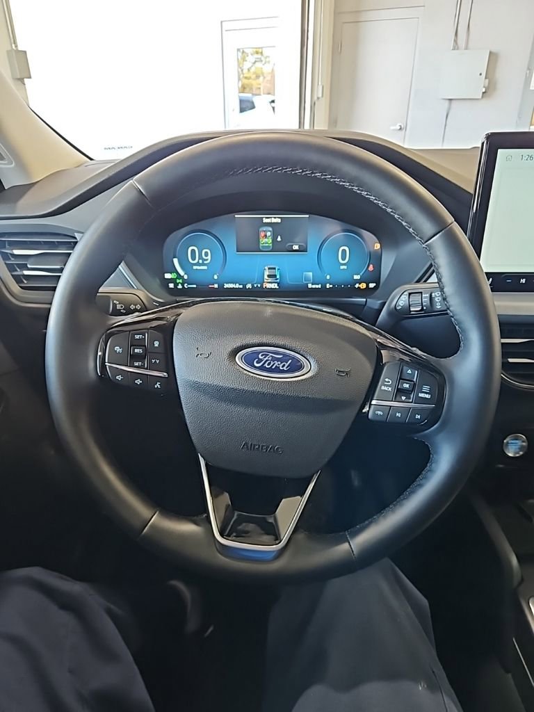 Used 2025 Ford Escape Platinum image 34