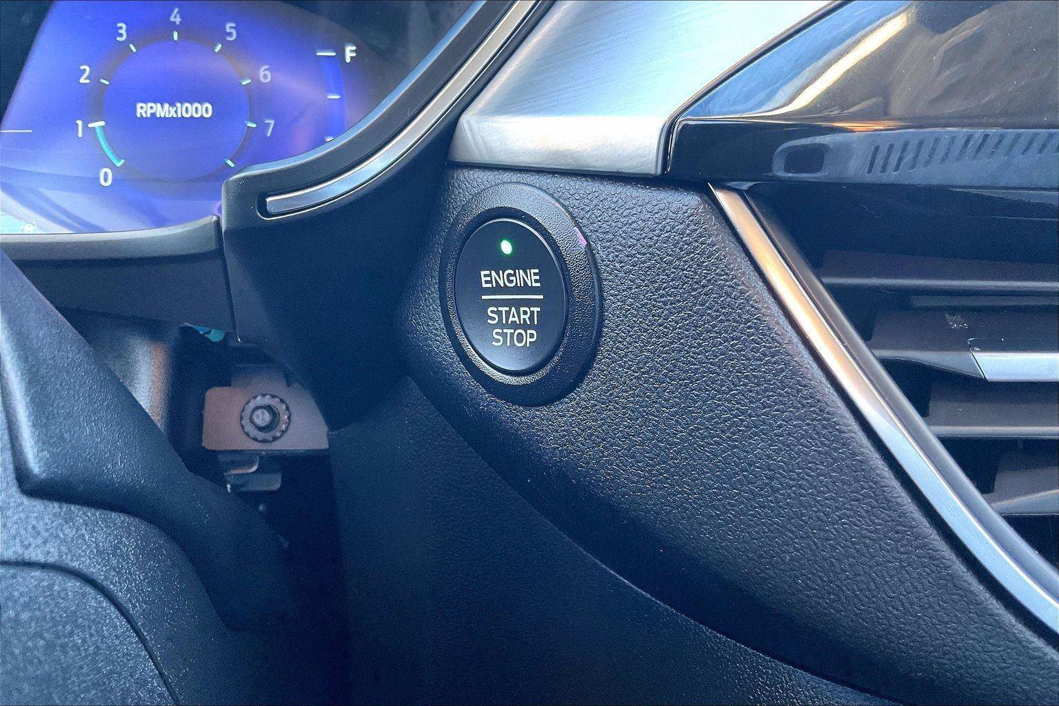 Used 2022 Ford Escape Titanium w/ Class II Trailer Tow Package image 24