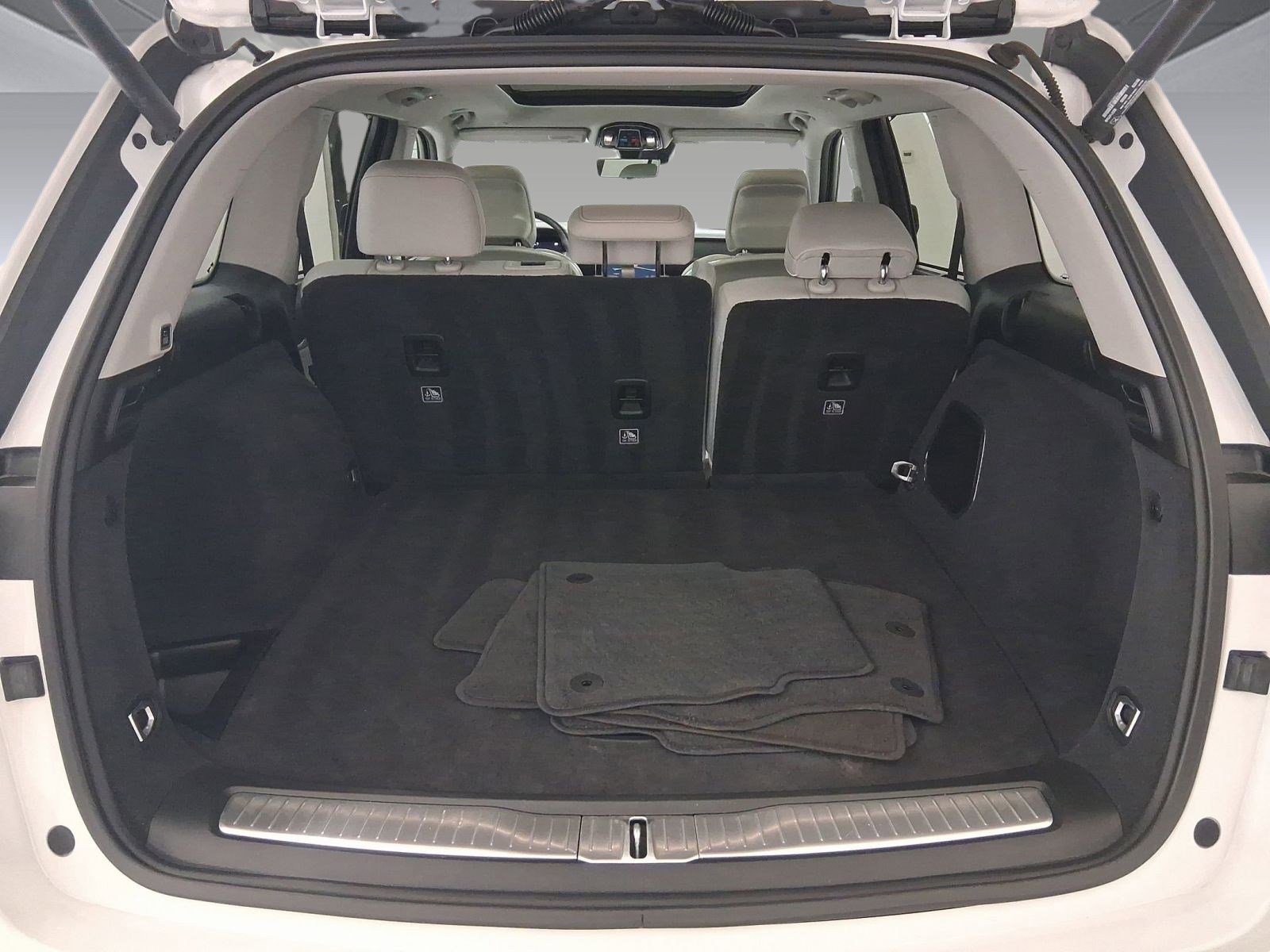 Used 2023 Jeep Grand Cherokee Overland w/ Adv Protech Group III image 31