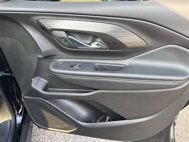 Used 2024 GMC Terrain SLE w/ Elevation Edition image 17