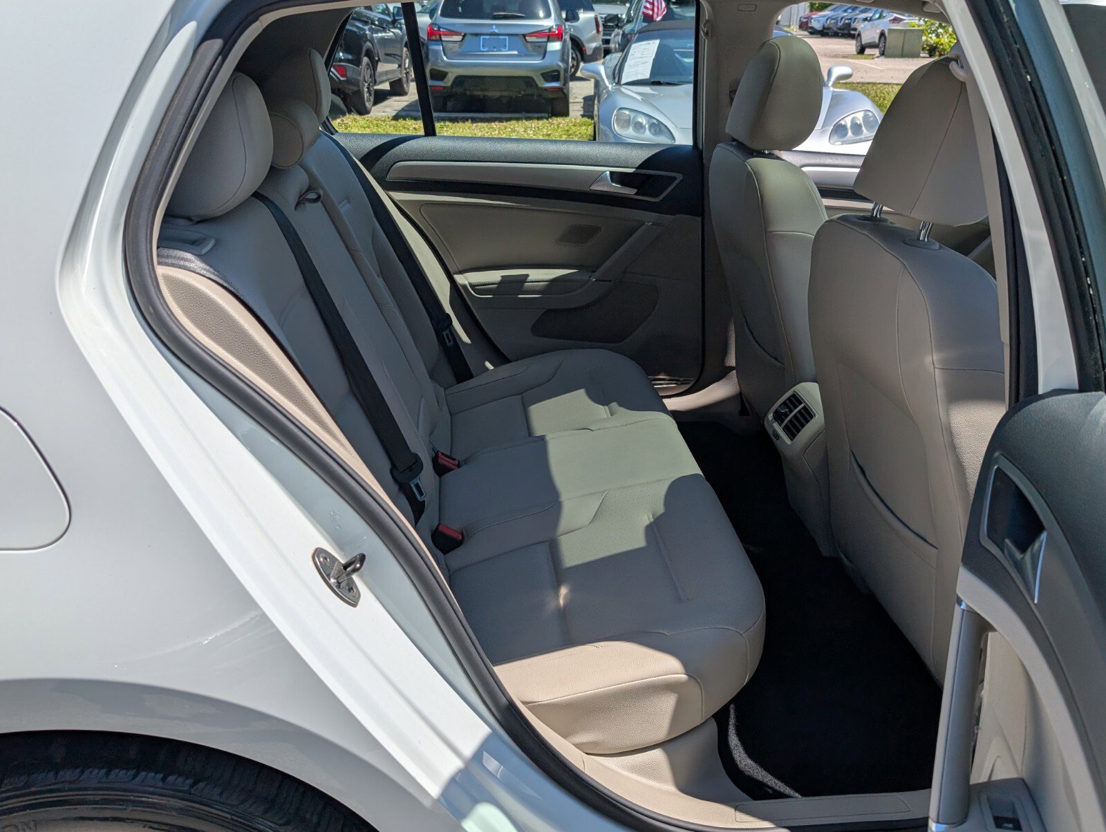 Used 2017 Volkswagen Golf Wolfsburg Edition image 19