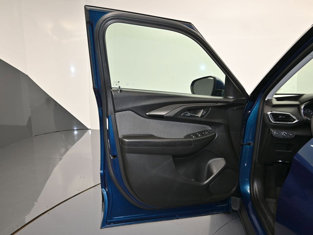 Used 2021 Chevrolet TrailBlazer LT w/ Convenience Package FWD image 10