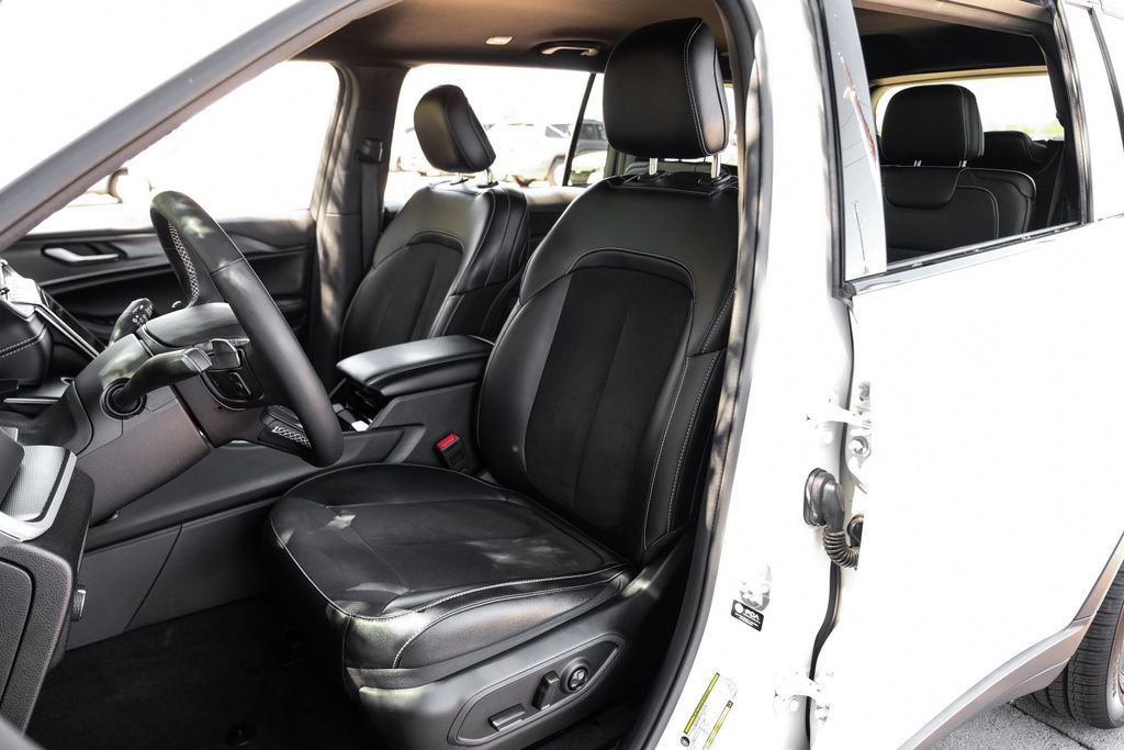 Used 2023 Jeep Grand Cherokee L Laredo AWD/4WD image 8