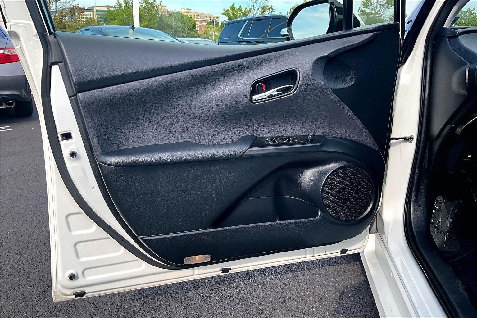 Used 2016 Toyota Prius Three w/ Advanced Technology Package FWD image 21