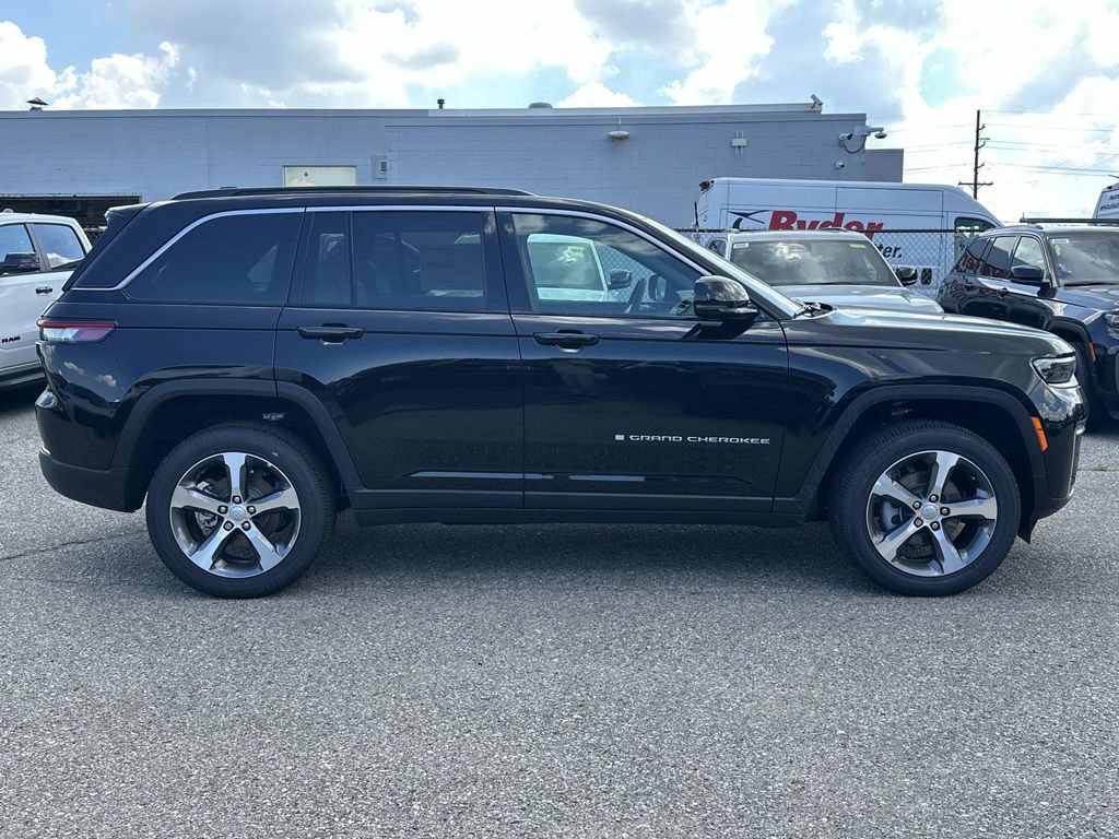 New 2026 Jeep Grand Cherokee Limited AWD/4WD image 2