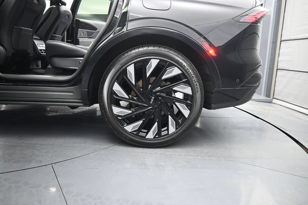 Used 2024 Lincoln Nautilus Reserve w/ Equipment Group 202A AWD/4WD image 18