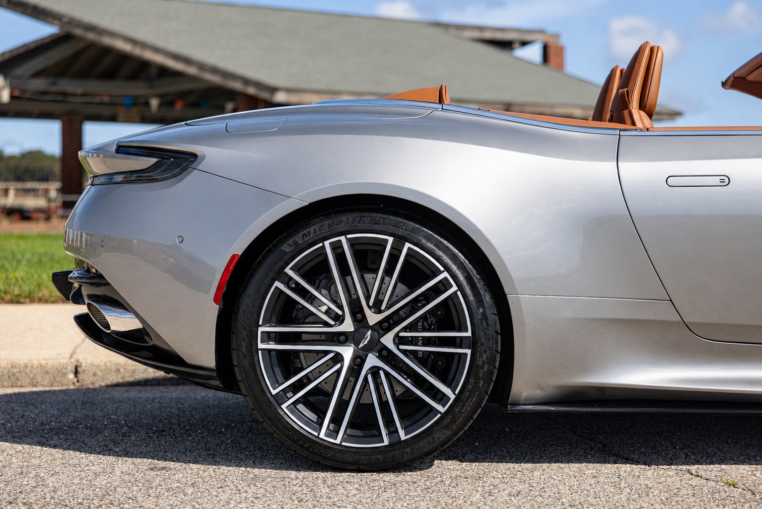 Used 2024 Aston Martin DB12 Convertible RWD image 35