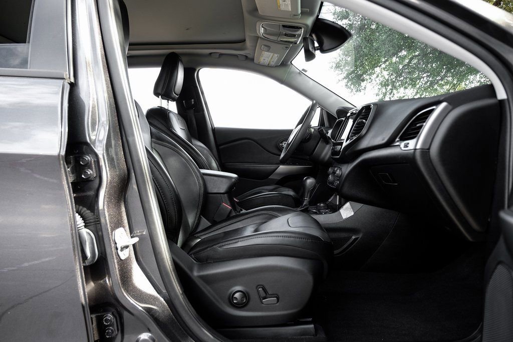 Used 2022 Jeep Cherokee Limited image 45