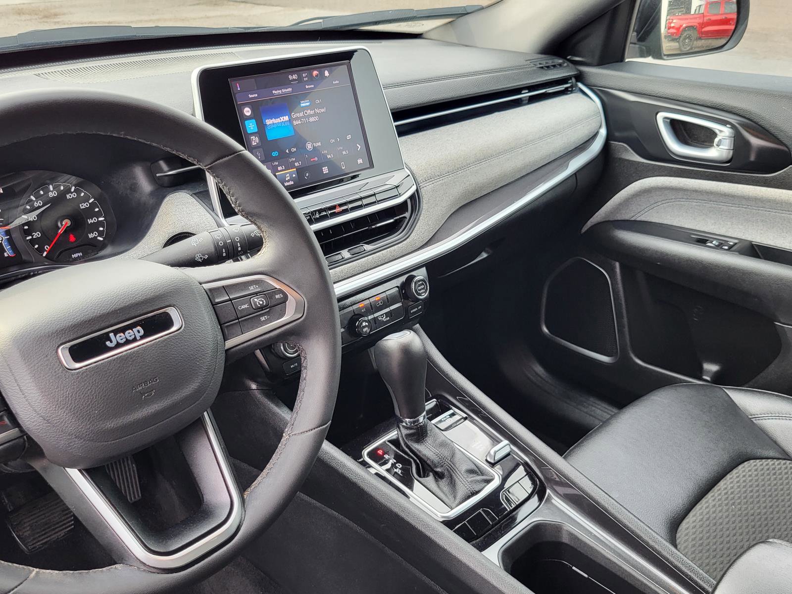 Used 2025 Jeep Compass Latitude image 25