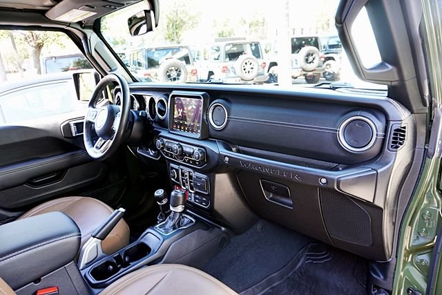 Used 2022 Jeep Wrangler Unlimited Rubicon w/ LED Lighting Group AWD/4WD image 13