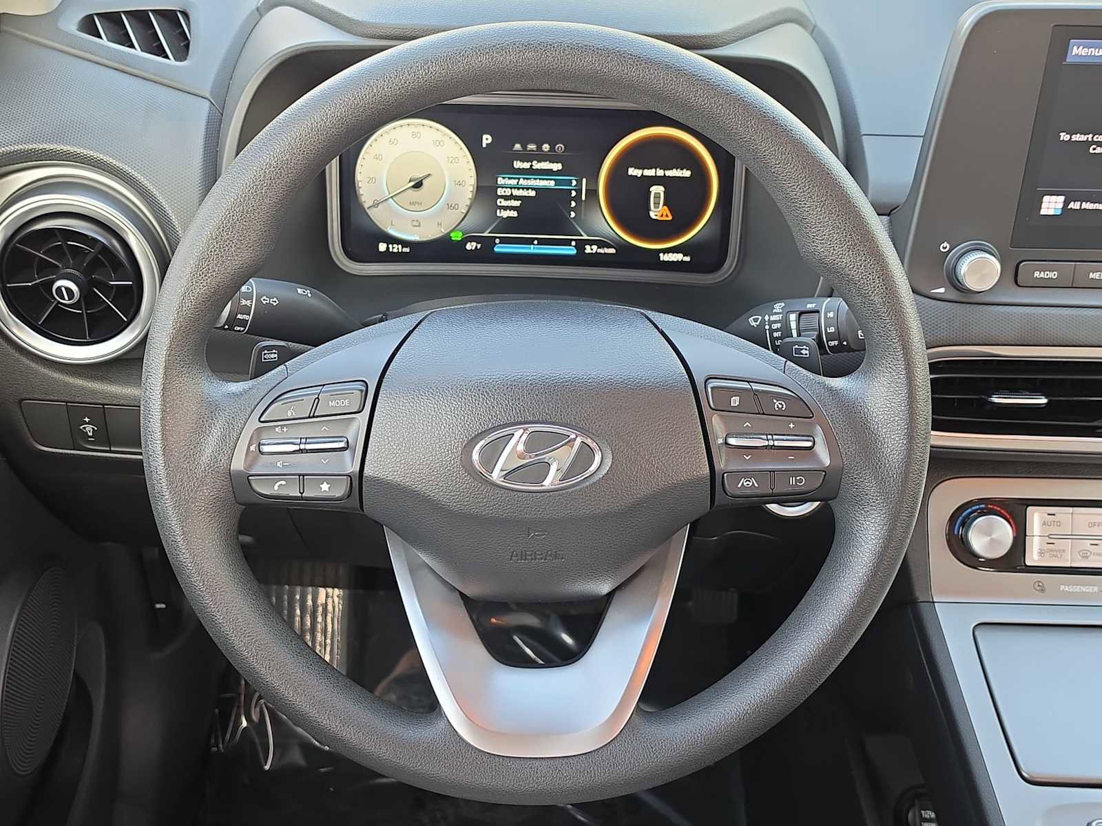 Used 2023 Hyundai Kona SE image 19