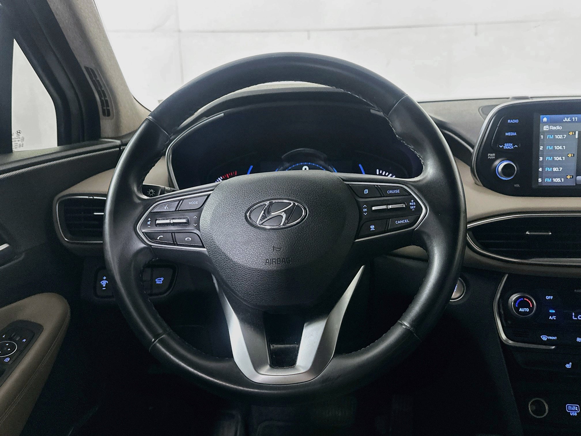 Used 2019 Hyundai Santa Fe Limited w/ Cargo Package FWD image 18