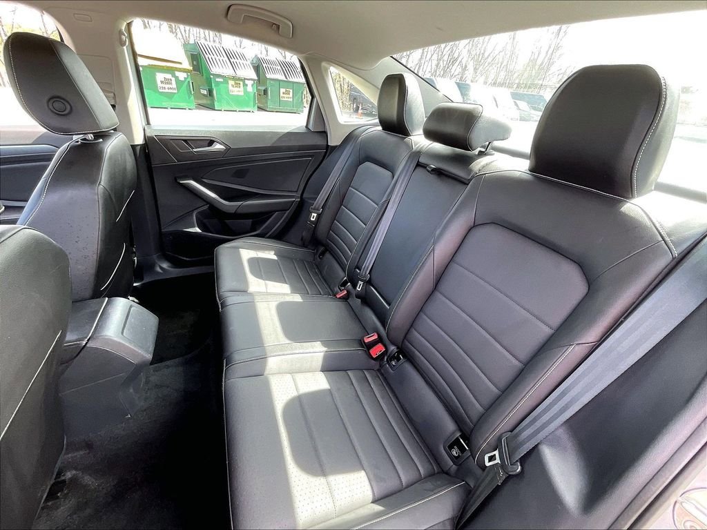 Used 2024 Volkswagen Jetta SE FWD image 14