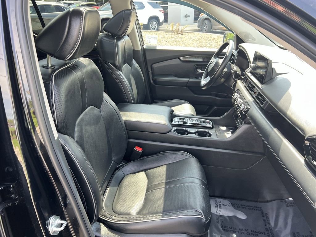 Used 2025 Honda Pilot Elite image 36