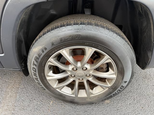 Used 2019 Jeep Cherokee Latitude Plus AWD/4WD image 12