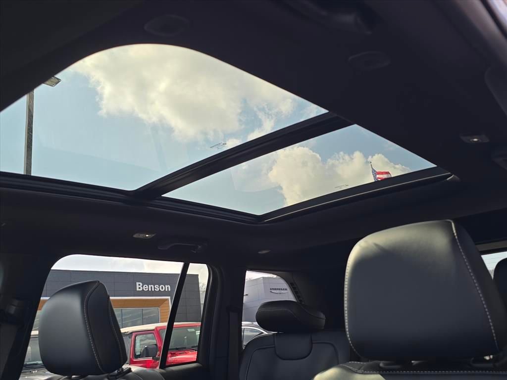 New 2026 Jeep Grand Cherokee Limited AWD/4WD image 9