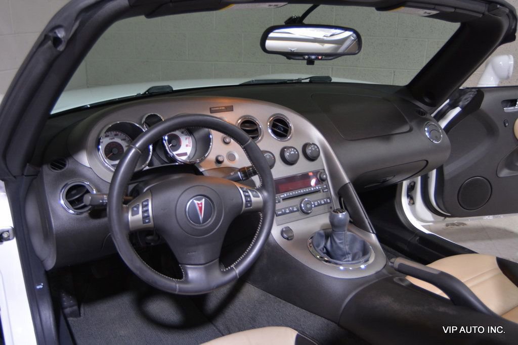 Used 2008 Pontiac Solstice Convertible w/ Premium Package image 15