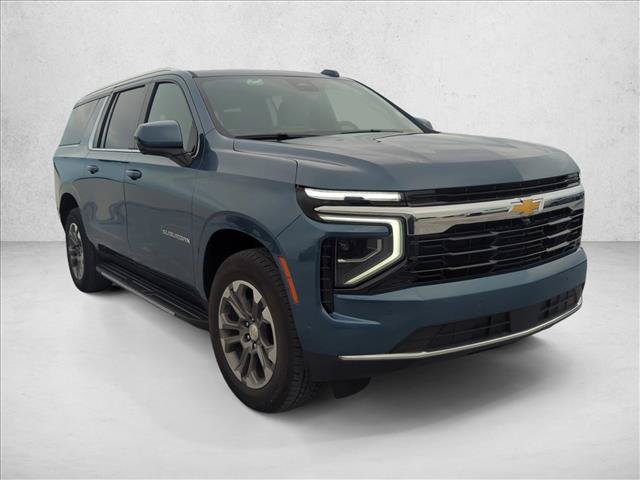 Used 2025 Chevrolet Suburban LS AWD/4WD image 3
