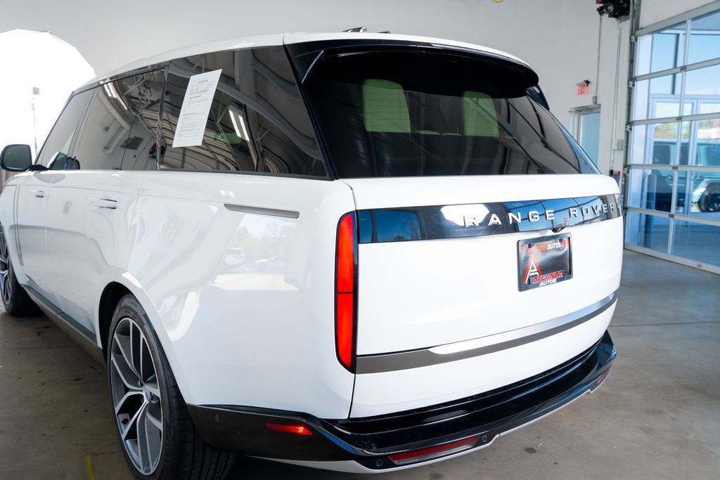 Used 2024 Land Rover Range Rover Long Wheelbase SE image 22