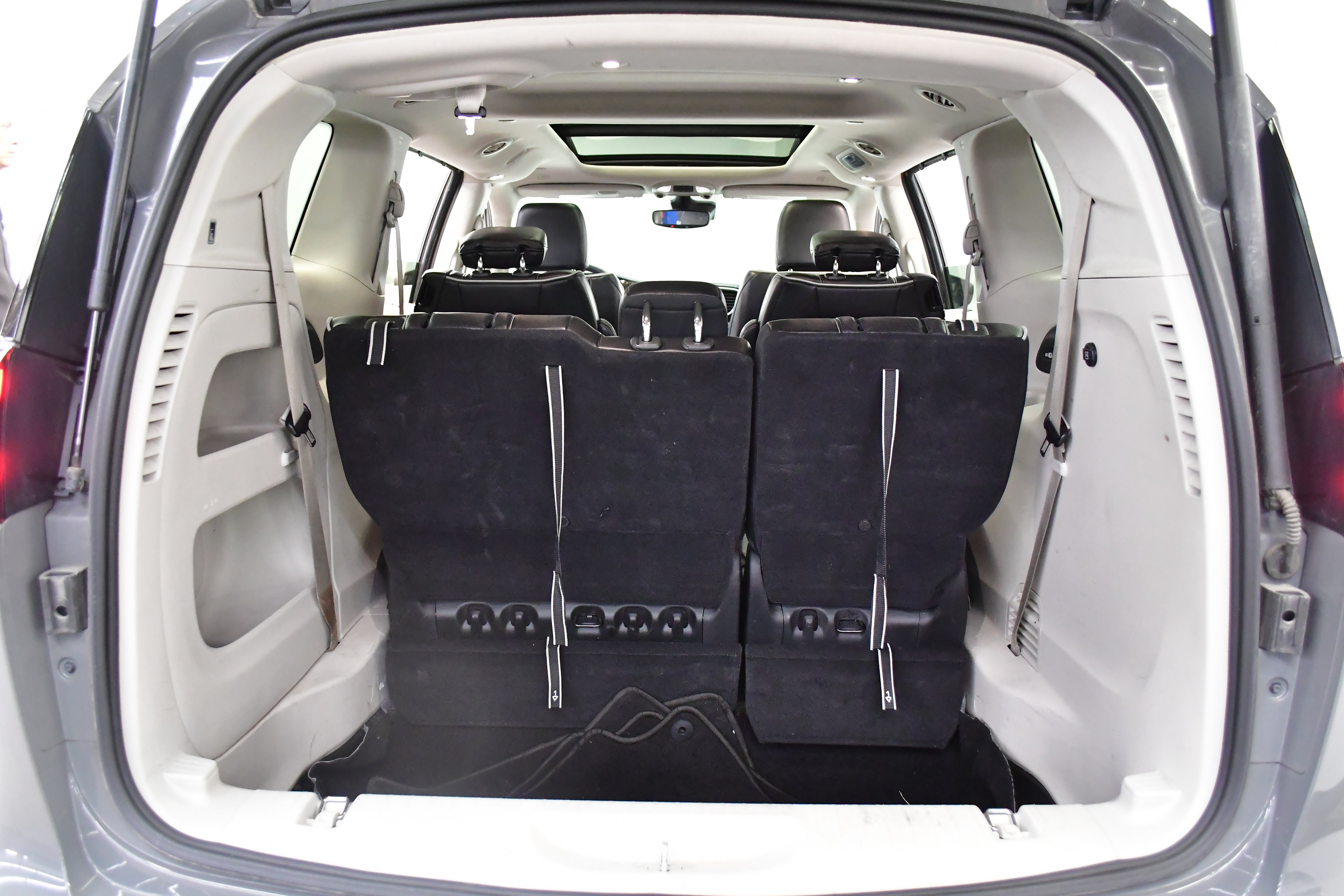 Used 2023 Chrysler Pacifica Limited FWD image 8
