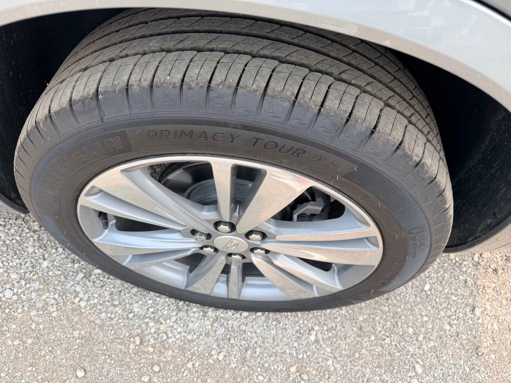 Used 2023 Cadillac XT6 Premium Luxury FWD image 17