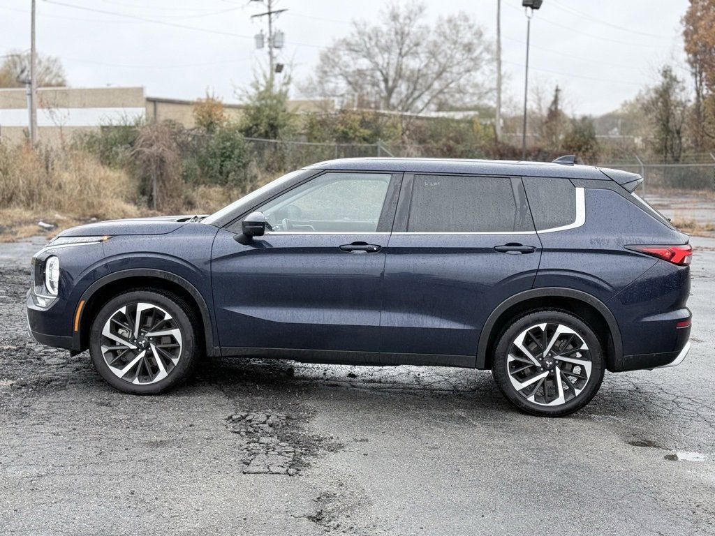 Used 2024 Mitsubishi Outlander SE image 4
