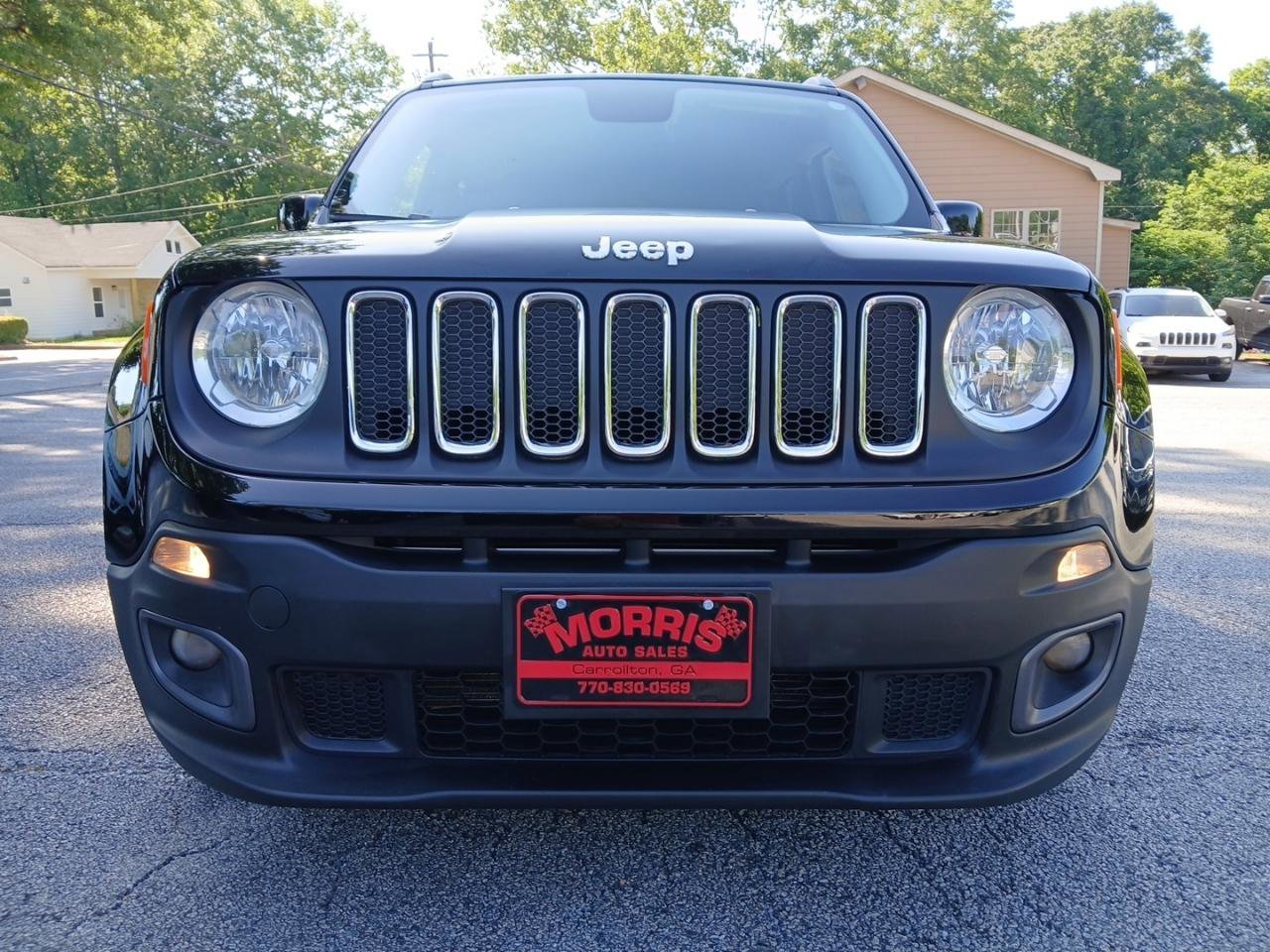 Used 2017 Jeep Renegade Latitude FWD image 3
