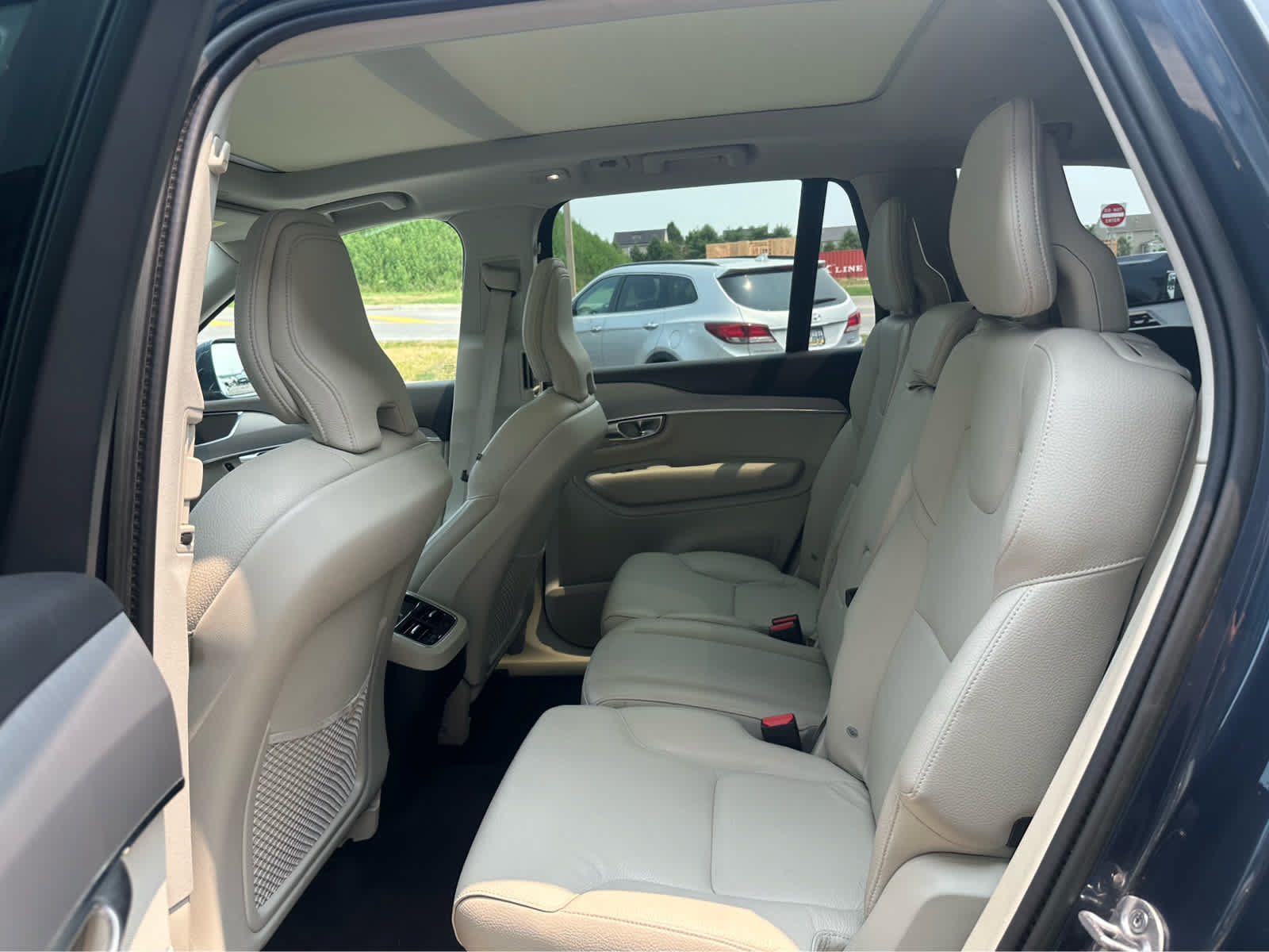 Used 2023 Volvo XC90 B5 Core w/ Protection Package Premier AWD/4WD image 11