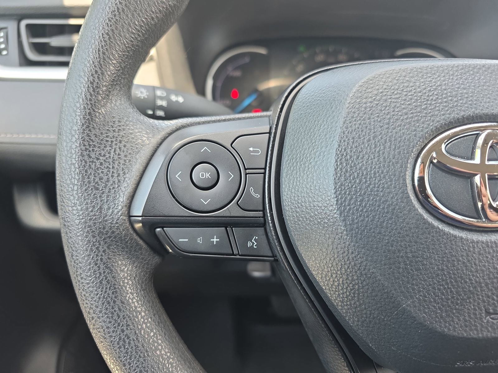 Used 2025 Toyota RAV4 LE AWD/4WD image 16