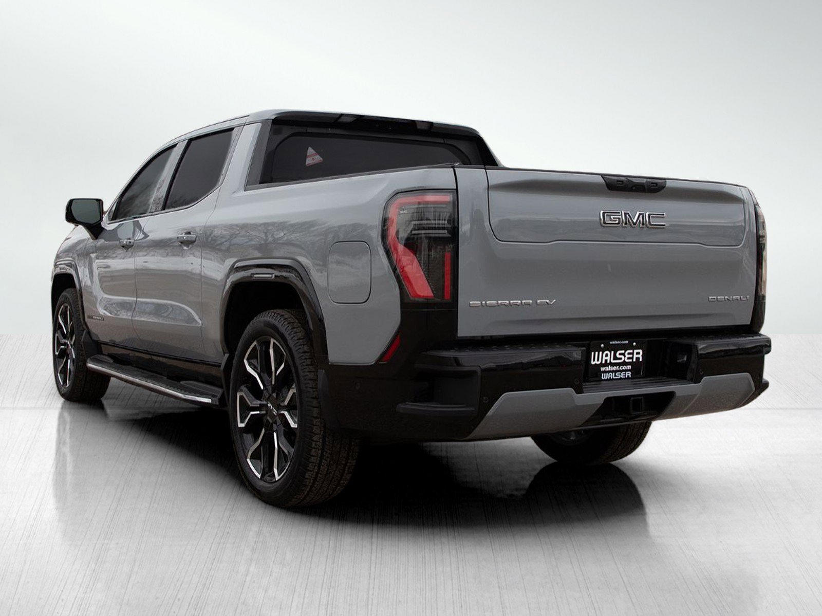 Used 2025 GMC Sierra EV Denali image 3