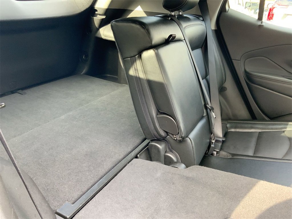 Used 2024 GMC Terrain SLT image 31