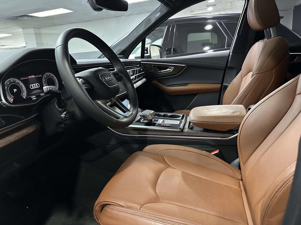 Used 2025 Audi Q7 3.0T Prestige w/ Prestige Package image 12