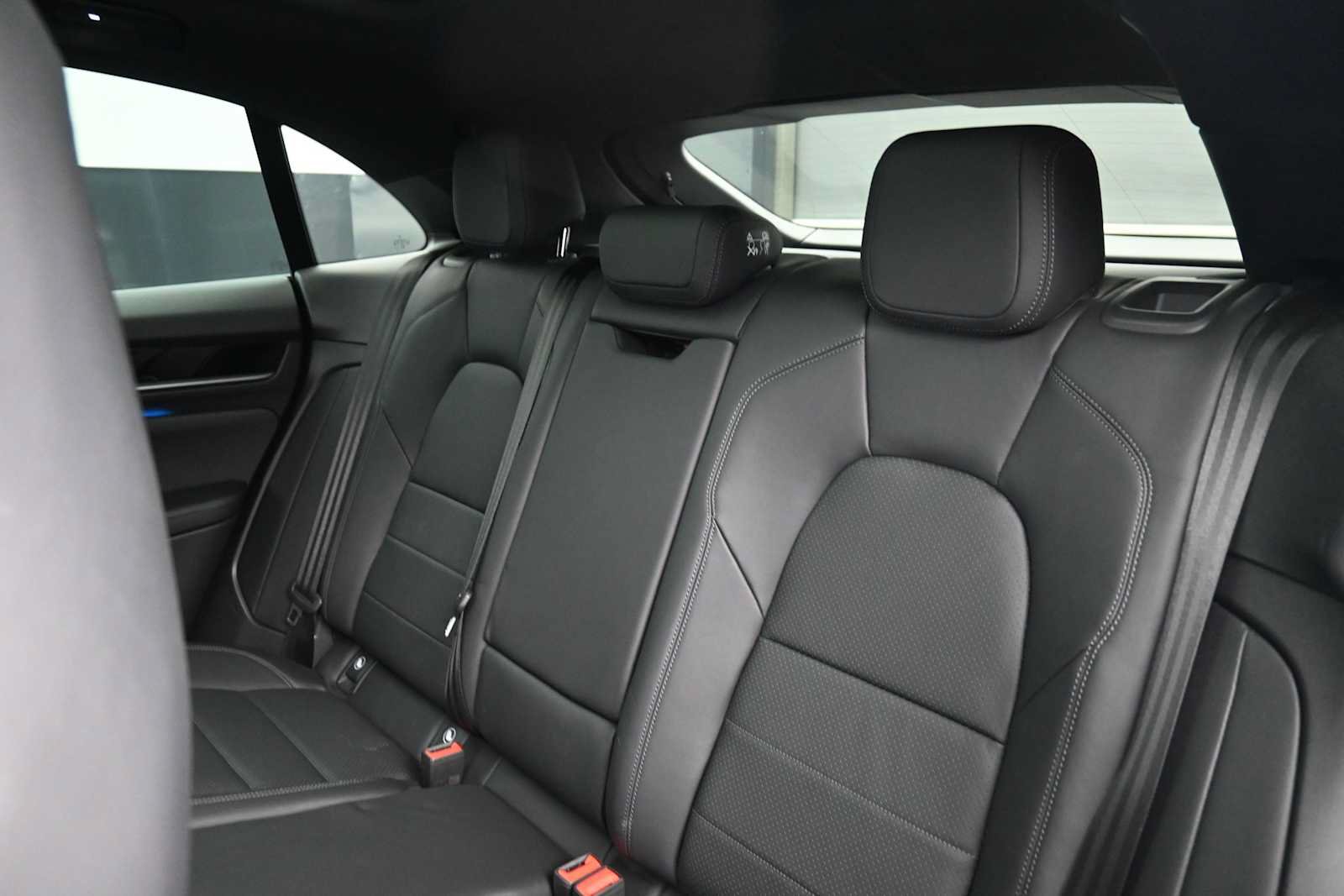 Certified 2025 Porsche Macan Electric RWD image 17
