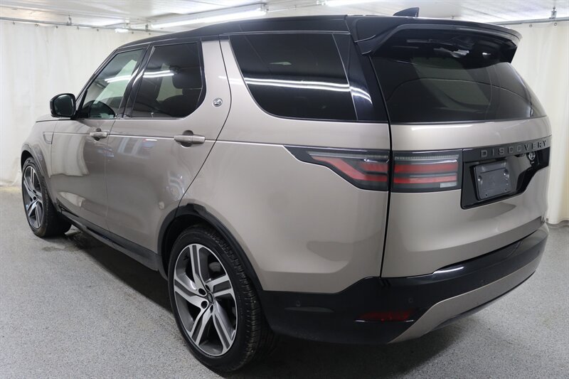 Used 2021 Land Rover Discovery HSE R-Dynamic AWD/4WD image 4