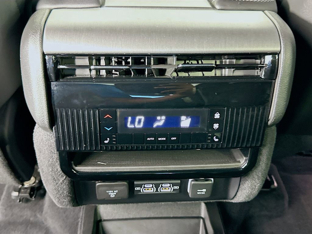 Used 2024 Jeep Wagoneer Series II AWD/4WD image 26