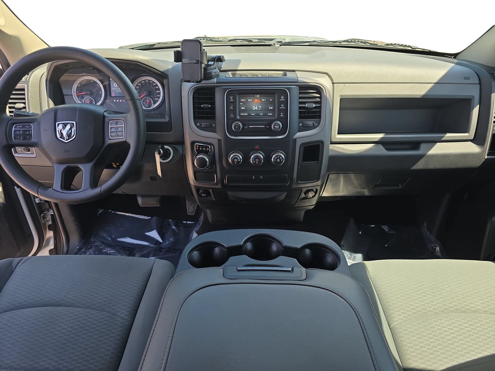 Used 2017 RAM 1500 Express RWD image 9