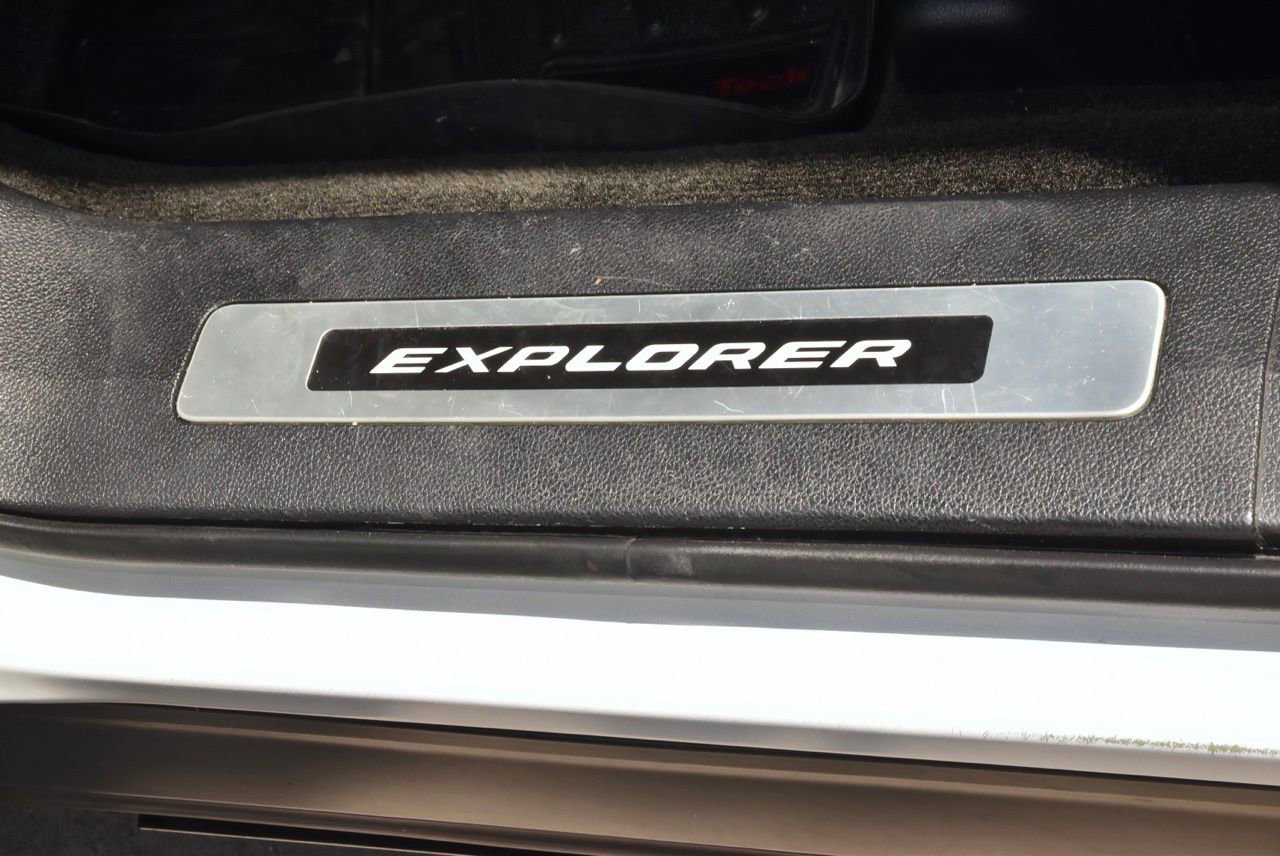 Used 2017 Ford Explorer Platinum AWD/4WD image 34
