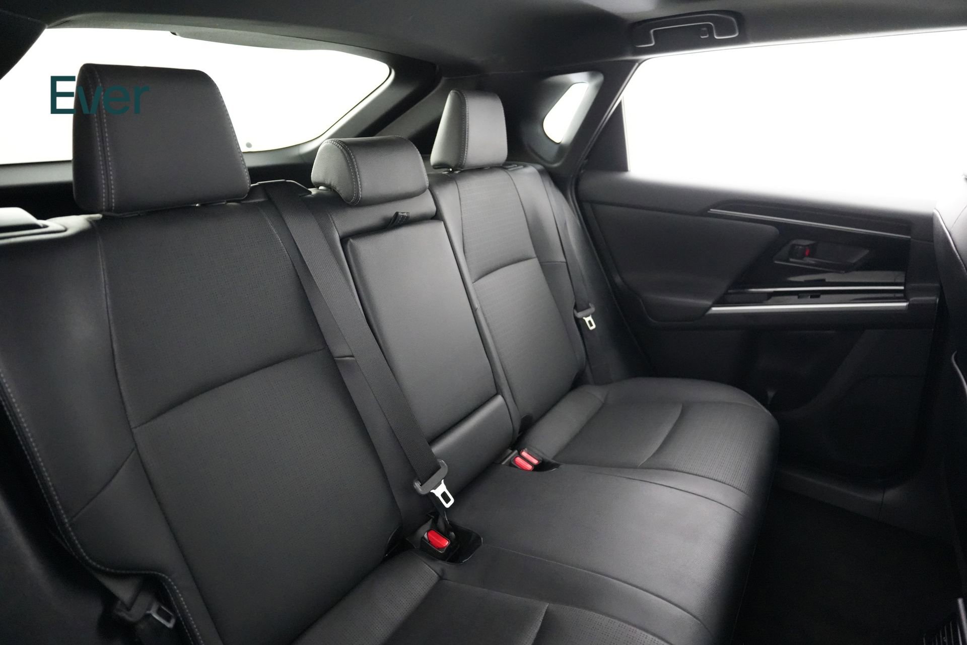 Used 2024 Subaru Solterra Touring w/ Touring Package image 5