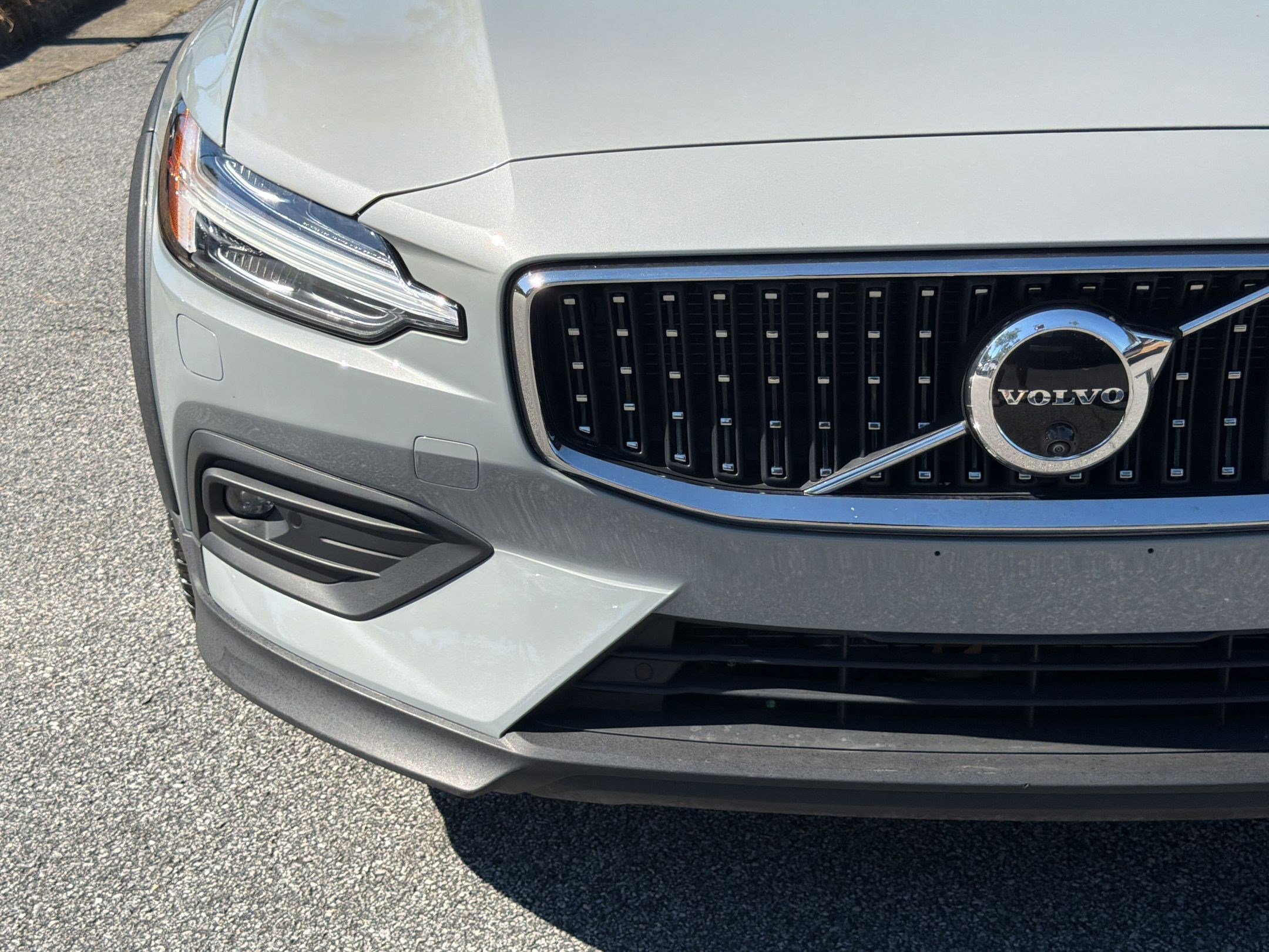 Used 2025 Volvo V60 B5 Cross Country Plus AWD/4WD image 11
